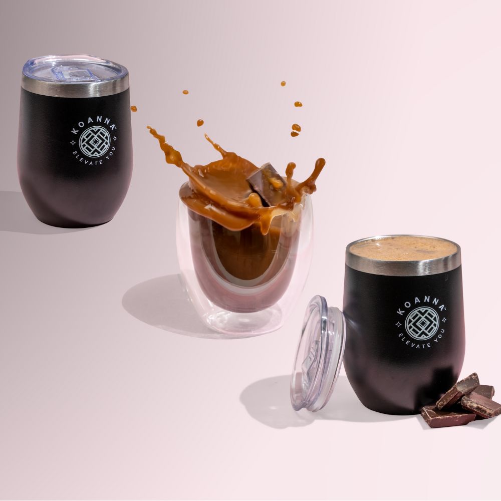 Zeigt die Koanna Elevate Tasse gefüllt mit Focus+ und daneben 3 Stück dunkle Schokolade.